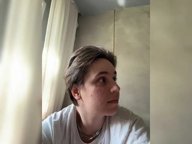 Kris-and-Vanessa room chat