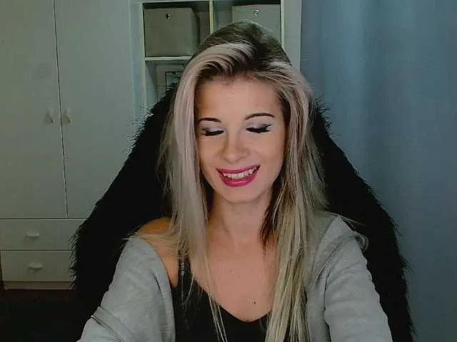 KristineNatural — I'm drawn to confident guys who know what they want and aren't afraid to show it. I can't resist a good tease - there's something insanely hot about that slow build-up, the looks, the tension, the anticipation...