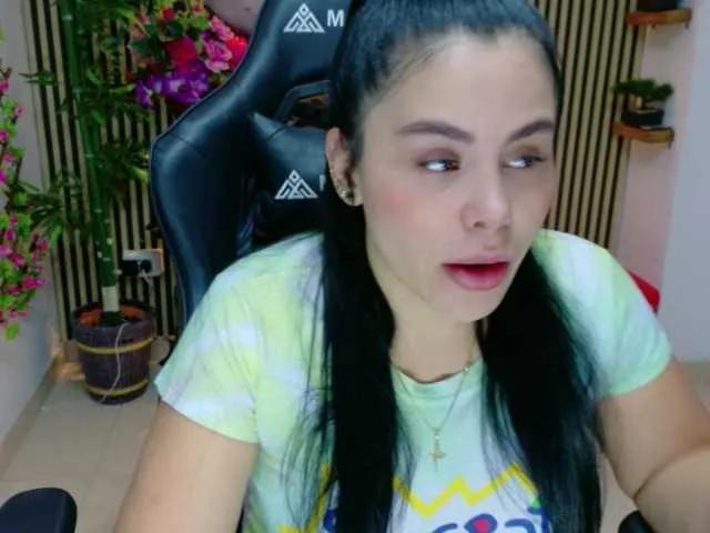 lararoberts1 on BongaCams 