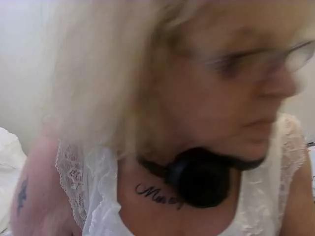 Offline latexshantie on BongaCams