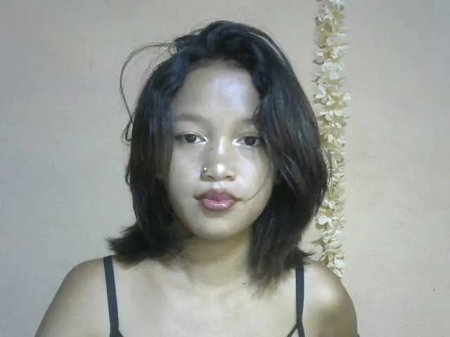 Offline Laura1881 on BongaCams