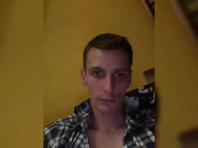 Offline Laylay13 on BongaCams