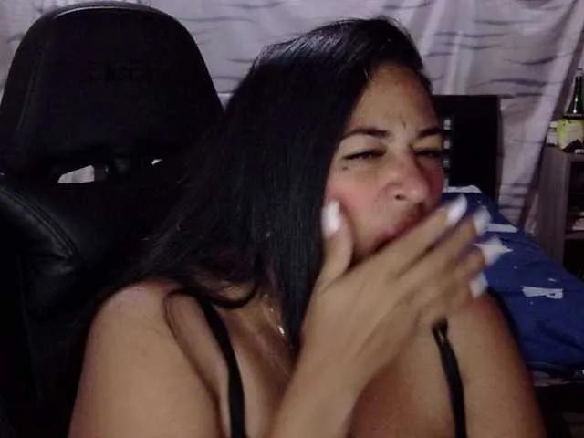 Letty33 on BongaCams