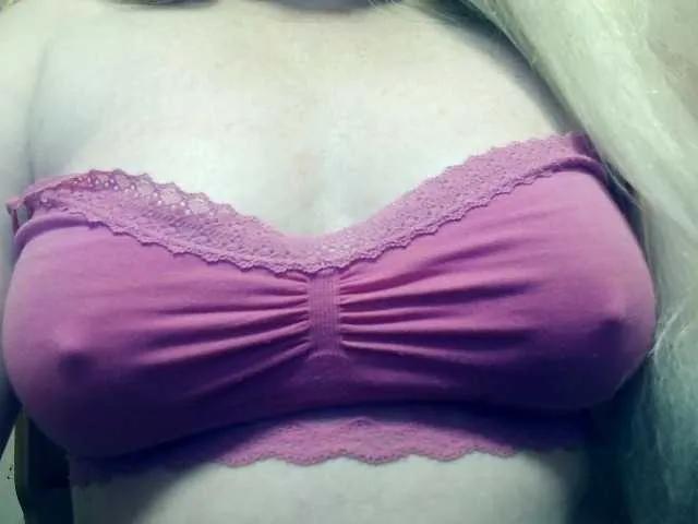 Offline Lilia103 on BongaCams