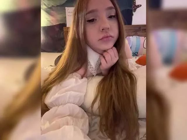 Offline LittleDelora on BongaCams