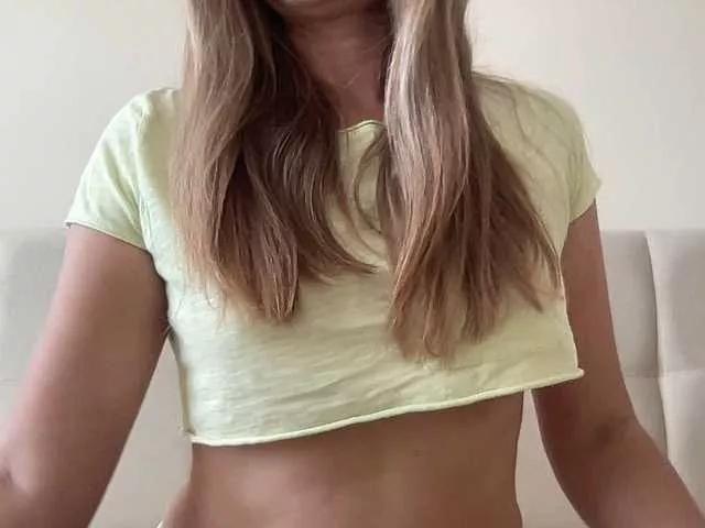 Offline LizaFlower1 on BongaCams