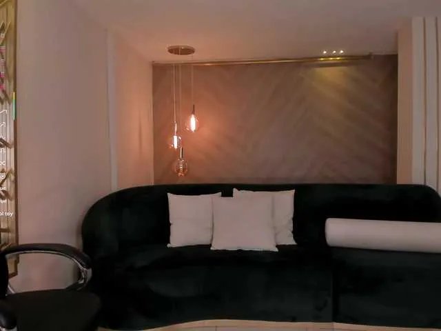 Offline LizzHamilton on BongaCams