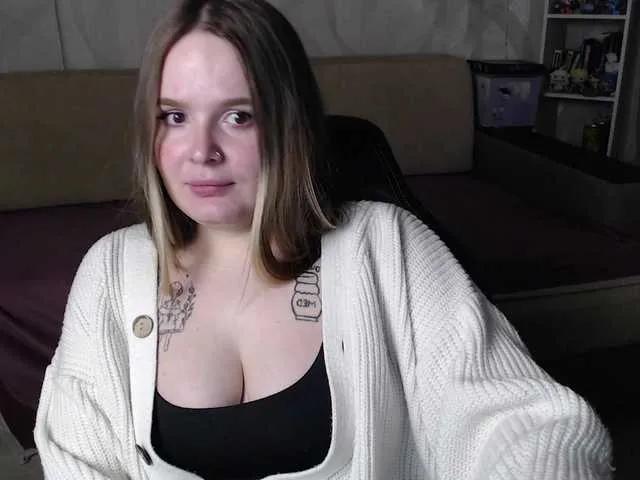 Lizzi-Peach on BongaCams 