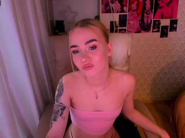 Lollyybaby on BongaCams