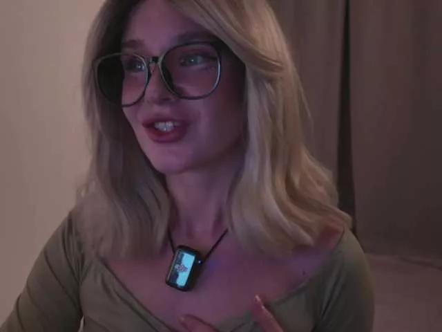 Offline Maddison on BongaCams
