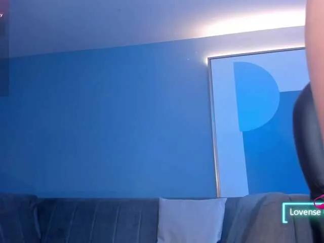 BongaCams MaddisonLowe is Freechat MaddisonLowe — I love it when they support me, that means they like my show and get horny with my body.