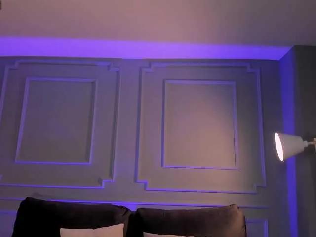 MaiaCollins1 — I'm very turned on by naughty men who like to talk dirty to me and who know what it's worth to be with me, make me wet and I'll make you cum...