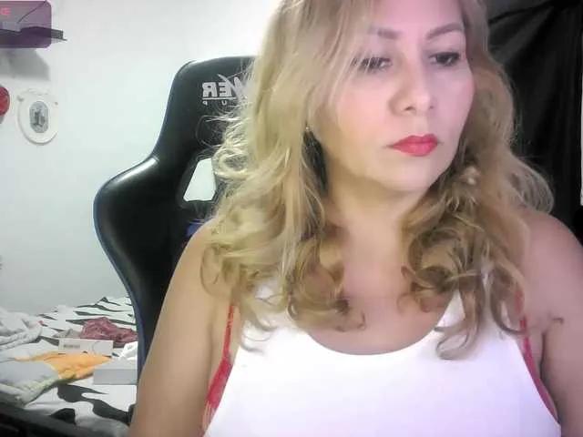 Mariana0x on BongaCams