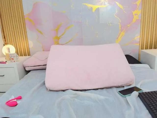 Offline MelaniePatton on BongaCams