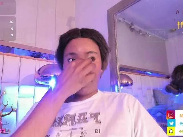 Offline Mikeyla-Russo on BongaCams