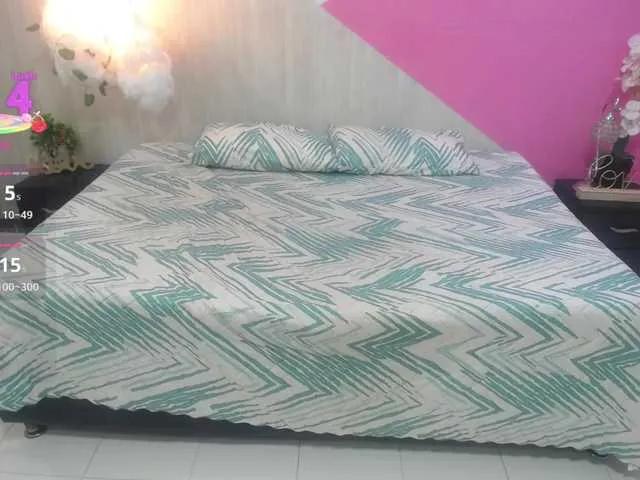 Freechat misshoney1 on BongaCams