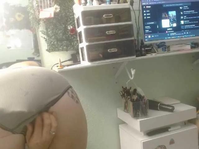 Mizdanika420 — Playful, love a slow tease. I melt for good touch and great massages. Just don't be selfish.