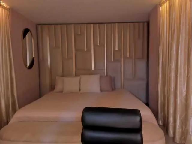 Freechat MollySunders on BongaCams