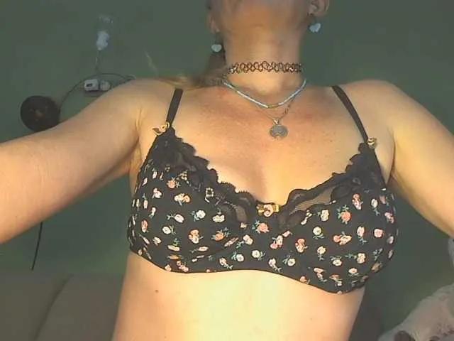 Freechat MsPurrfect on BongaCams