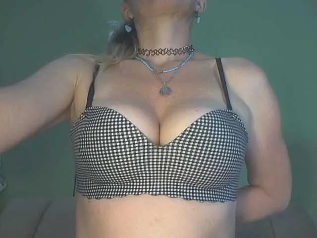 Freechat MsPurrfect on BongaCams