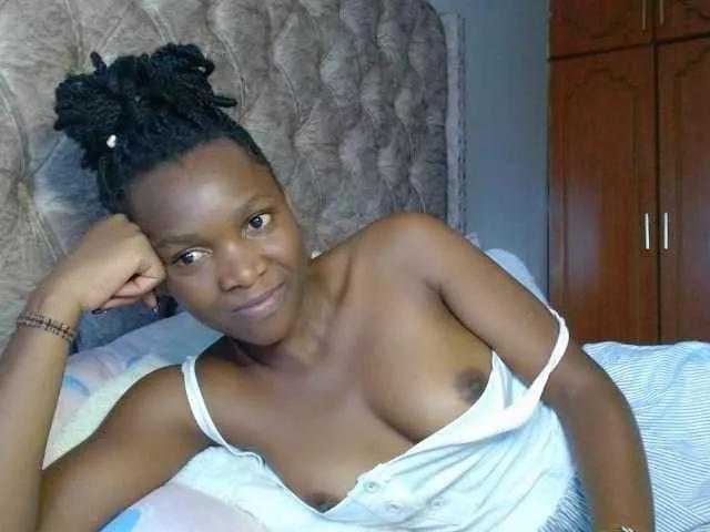 Freechat Naughty-Girl17 on BongaCams