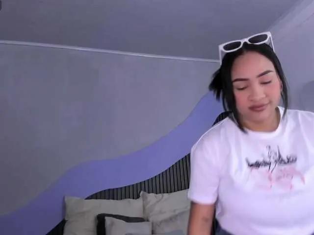 Offline Nicolle-mariee on BongaCams