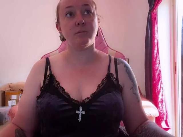 Offline NylonQueen on BongaCams