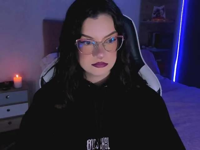 Offline OphelianaRose on BongaCams