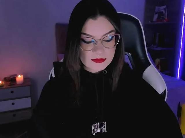 Offline OphelianaRose on BongaCams