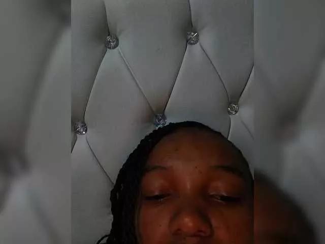 Freechat Petitegoddess on BongaCams