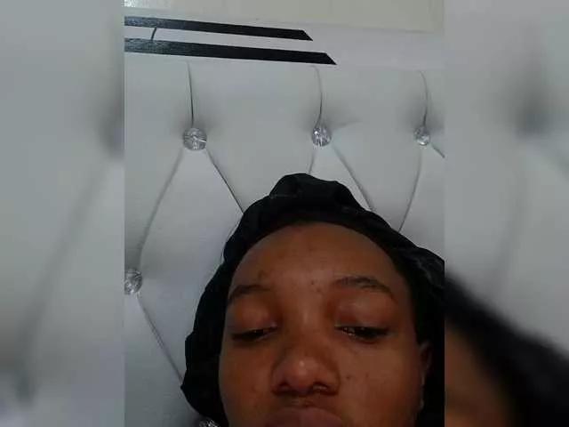 Freechat Petitegoddess on BongaCams