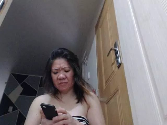 Offline pussylips08 on BongaCams