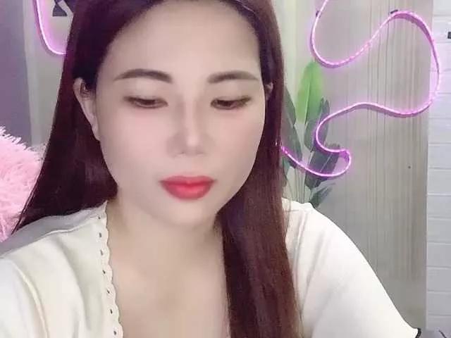 Offline Queendy on BongaCams