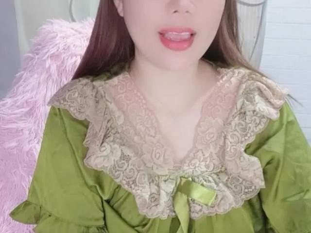 Queendy — Good manners, compliments, and knowing what you like about us really turn us on and make us feel hotter.