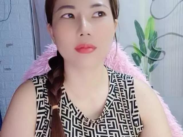 Offline Queendy on BongaCams