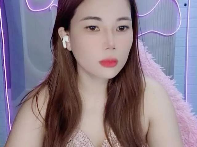 Offline Queendy on BongaCams