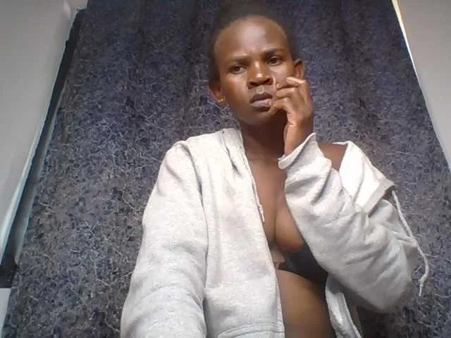 Offline Queenyann on BongaCams