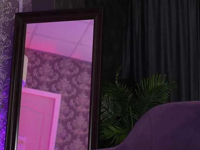 BongaCams RavenBelrose is Freechat RavenBelrose — Soft kisses on my neck, hard spanks on my ass, and slow, teasing pinches on my nipples get me instantly turned on. I melt for that mix of sweetness and sting.