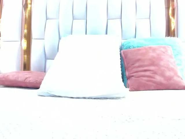 Freechat RileySweet on BongaCams