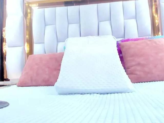 Freechat RileySweet on BongaCams