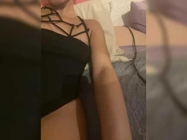 BongaCams Robineee13 is Freechat Robineee13 — a m'excite moins de fumer et de me faire baiser en mme temps