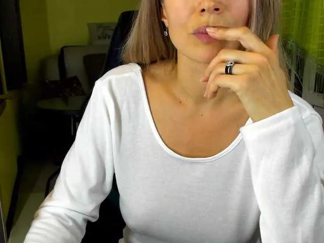 Freechat rocsi79 on BongaCams