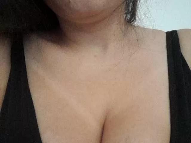 Offline RoseNoir on BongaCams