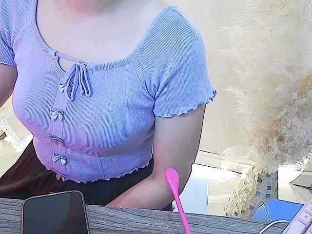 Offline RoseSweetie on BongaCams