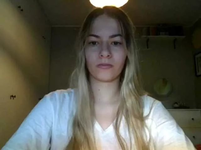 Offline RosieJune on BongaCams
