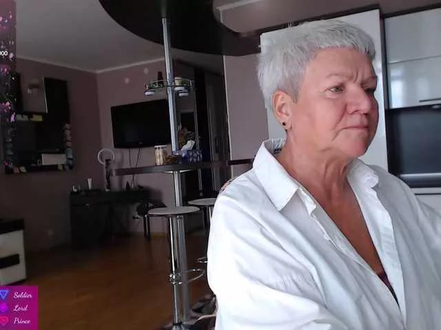 Offline roxana-brooks on BongaCams