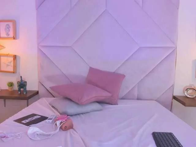 Freechat roxana-mill on BongaCams