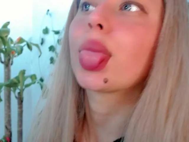 Offline Sabrinaolsons on BongaCams