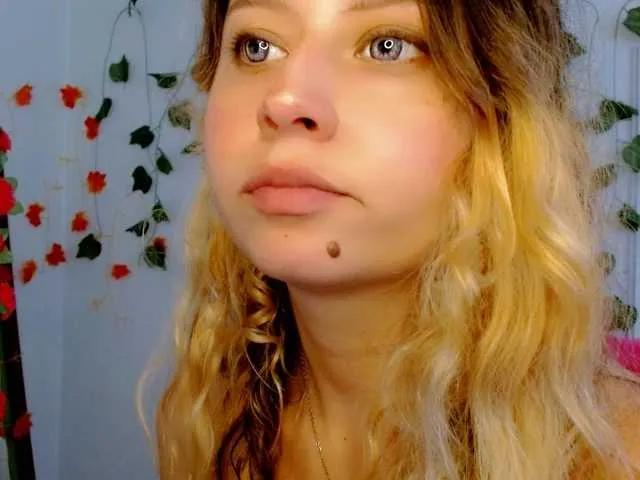 Offline Sabrinaolsons on BongaCams