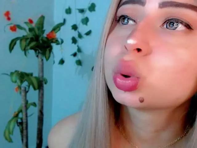 Offline Sabrinaolsons on BongaCams